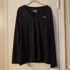 UNDER ARMOR long sleeve top
